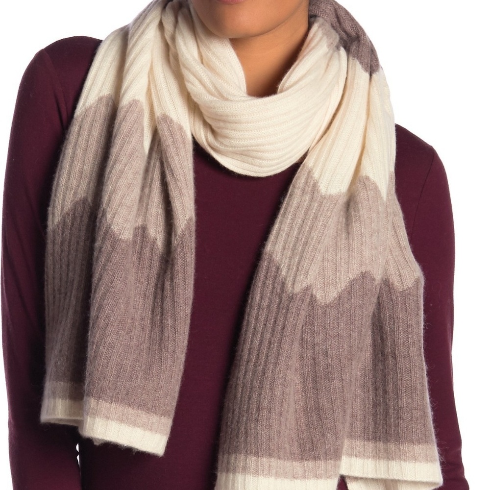 Halogen

Chevron 100%  Cashmere Scarf